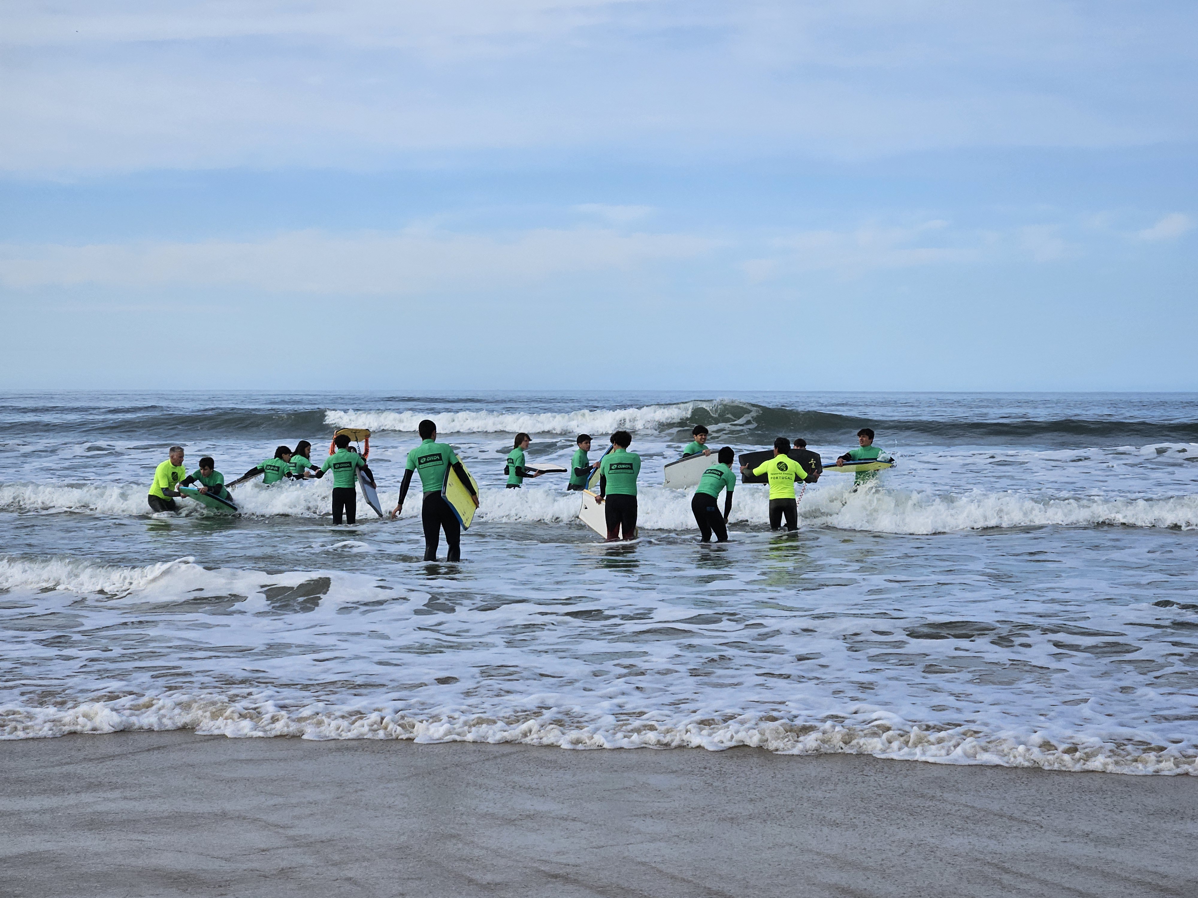 imagem geral da aula de surf